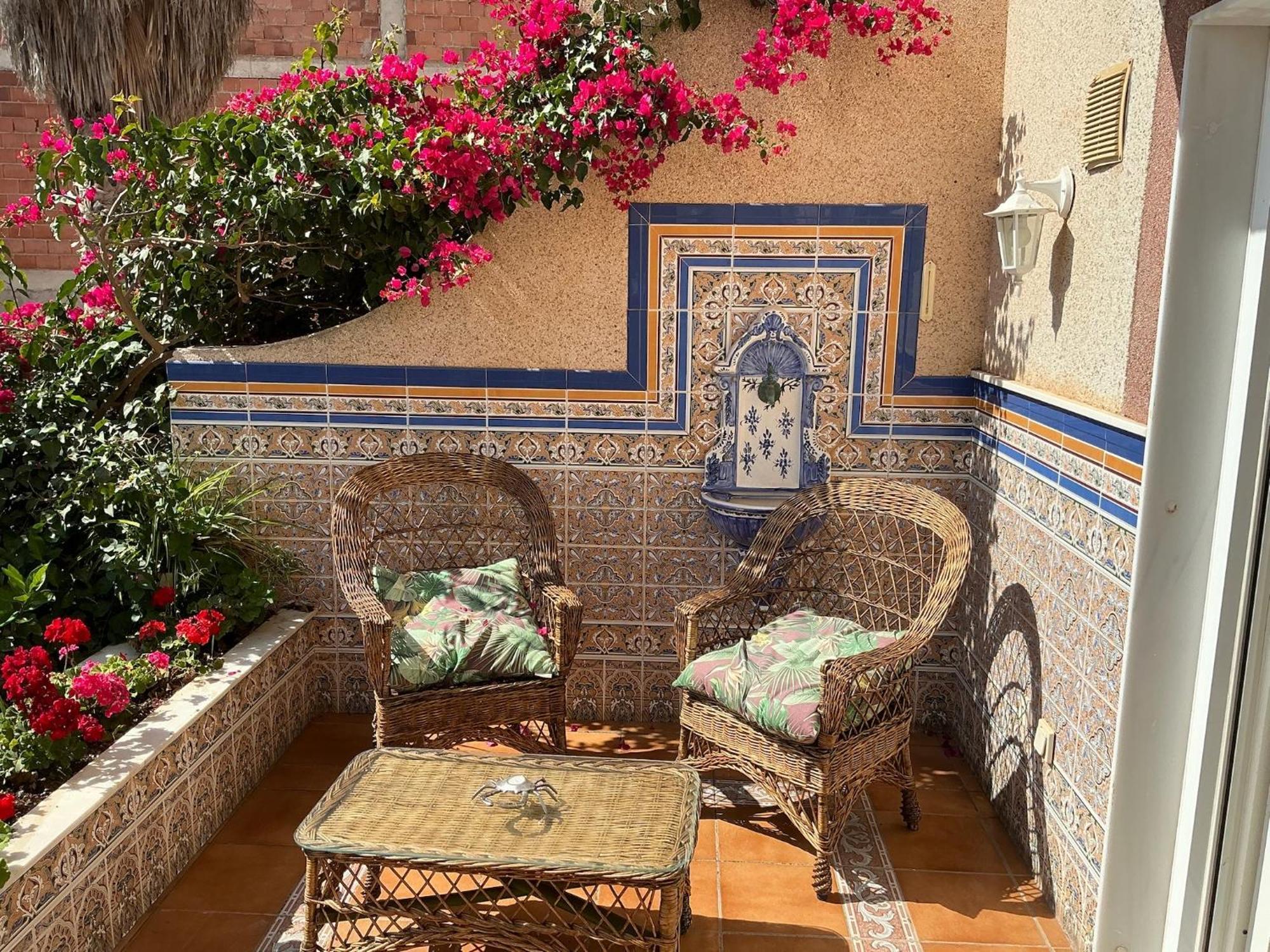 Large Villa Private Pool And Garden Near Beach Roquetas de Mar Exterior photo